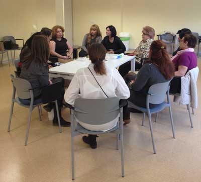 Taller de maquillaje y mesa de dermatología