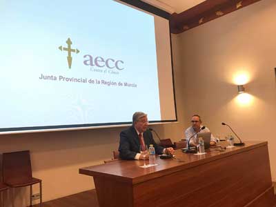 La aecc Murcia realiza una charla informativa sobre el Cáncer de Colon en el Real Casino de Murcia
