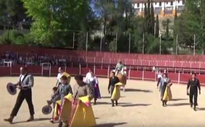 Más de un centenar de personas asiste a un tentadero contra el cáncer en Orusco de Tajuña