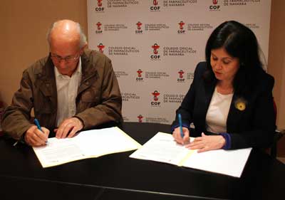 Firma del convenio de colaboración con el Colegio de Farmacéuticos de Navarra