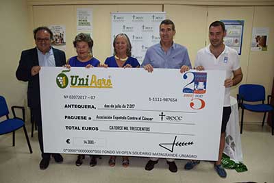 Pádel solidario a beneficio de AECC contra el cáncer infantil
