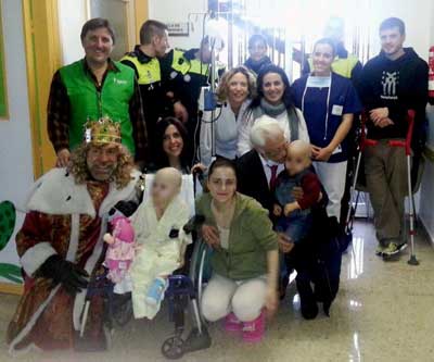 El padre Ángel, la Unidad Centro Norte de la Policía Municipal de Madrid y el voluntariado de la aecc