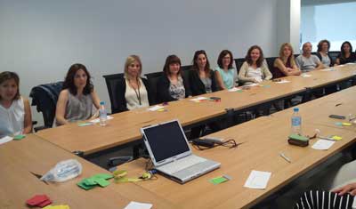 Los empleados de Seguros Santa Lucía se informan de cómo tomar el sol con precaución