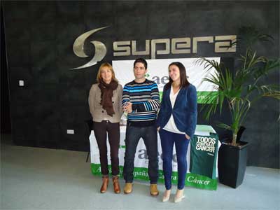 Delegados de la aecc y el centro deportivo 