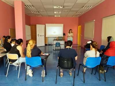 “Se puede comer bien sin renunciar a las culturas”, señala la doctora Segura en una charla sobre alimentación a minorías étnicas