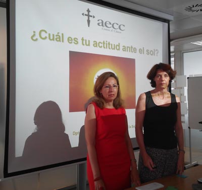 Empleados de Seguros Santa Lucía reciben consejos de cómo exponerse al sol por segunda ocasión en quince días