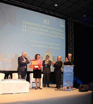 La SECPAL reconoce la labor de la AECC en cuidados paliativos