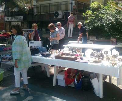 Ilusionante primera experiencia de la AECC en el Mercadillo Solidario de la Urbanización Fuente el Fresno