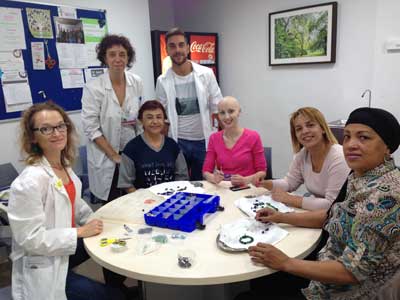 Talleres de manualidades para pacientes y familiares