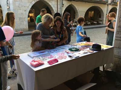 Enlairament de globus i photocall contra el Càncer de Mama