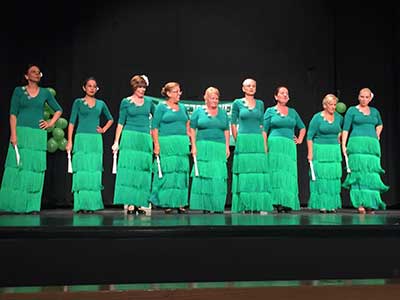 Los asistentes cierran el X Festival de la AECC de Torrejón de Velasco ‘Artistas con corazón’ cantando ‘Resistiré’