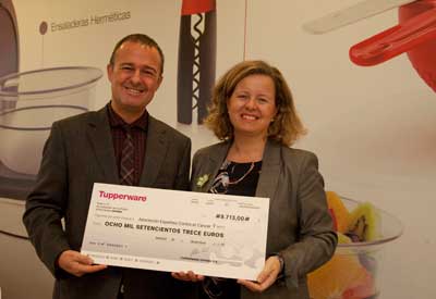 La AECC recibe casi 9.000€ de Tupperware España
