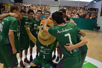 Equipación de Unicaja Baloncesto en apoyo a la investigación contra el cáncer infantil