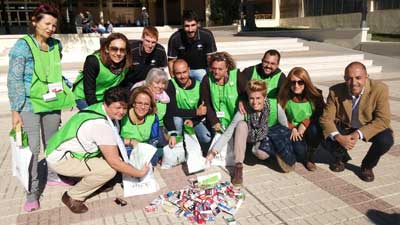 La AECC y Unicaja baloncesto realizan la campaña “Esfúmate del Tabaco” en la UMA