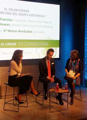 Mamen Mendizábal, el Dr. García-Foncillas y la Dra. Olivares