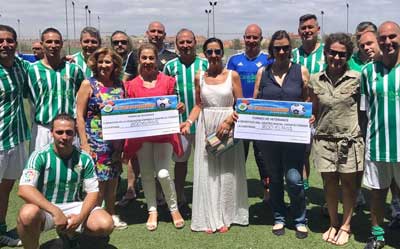 Los veteranos del CF Inter de Valdemoro se vuelcan por tercer año consecutivo con la AECC y le aporta 800 euros