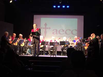 El alcalde de Valdeolmos-Alalpardo acompaña a la AECC en su primer concierto benéfico interpretado por Pulso y Púa Universidades