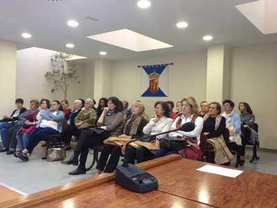 La AECC informa a las vecinas de Velilla de San Antonio sobre prevención en cáncer de mama