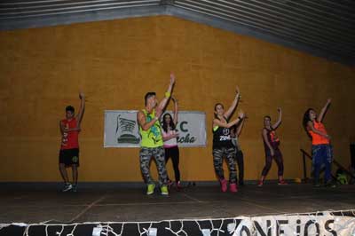 Más de 400 participantes en la 1ª ‘Masterclass’ Solidaria de Zumba de Villaconejos a beneficio de la AECC