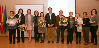La AECC de Villanueva de la Cañada, galardonada por el Ayuntamiento en el Día Mundial de la Mujer