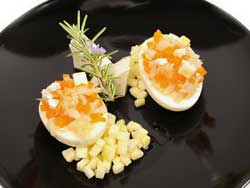 Huevos rellenos de bacalao, calabaza y queso fresco