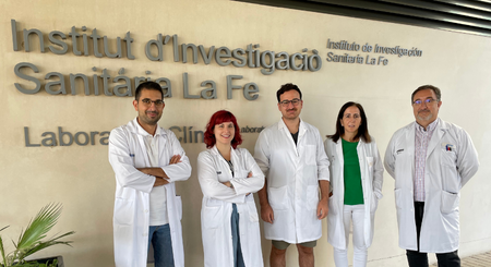 Cristian García junto con el resto del equipo liderado por la Dra. Alejandra Sanjuan-Pla que ha llevado a cabo la investigación.