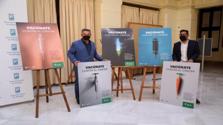 Joaquín Morales, presidente de AECC Málaga y Francisco Pomares, concejal de Derechos Sociales del Ayuntamiento de Málaga