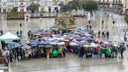 Lazo humano en apoyo a los familiares