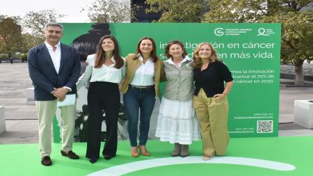 Desde la izquierda,  Jaime Salaverri, Laura Gil (Iberdrola), Belén Blanco, la paciente Cristina Mohedano e Isabel Orbe.