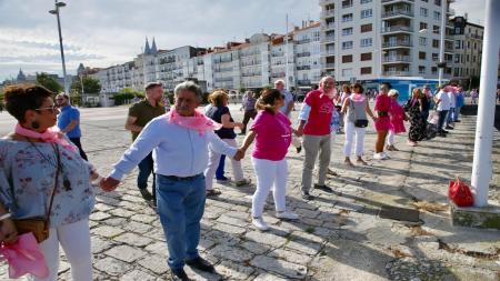 Abrazo a la bahía en Castro Urdiales.