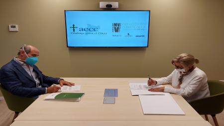 Dr. Laureano Molins, presidente de la AECC Barcelona y Ana Maria Ribes, presidenta de la Fundación VMV