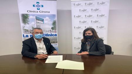 Firma del acuerdo entre Clínica Girona y AECC Girona.