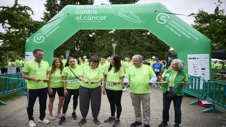 Corte de la cinta de la XI Marcha Contra el Cáncer en Pamplona