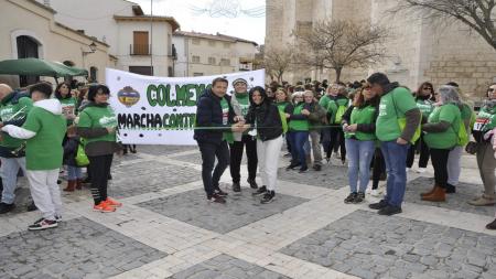 El alcalde David Moya y las representantes de la Asociación Blanca Guerrero (centro) y Eva Sánchez, en el corte protocolario de cinta.