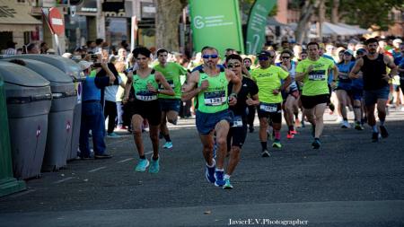 En primer plano, Mochen El Baz, un experimentado fondista que se hizo con la victoria en 5 kilómetros.