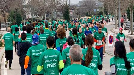 Grupo de participantes con sus camisetas verdes