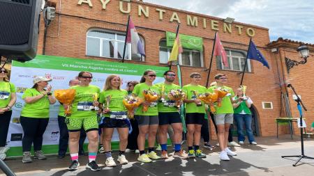 De izquierda a derecha, las ganadoras y ganadores de la prueba algeteña: Natalia Elena Beco (3ª), Ana Zafra (2ª), María Llorente (1ª), Antonio Martínez (3º) y los hermanos Juan (1º) y Alberto (2º) Pleite.