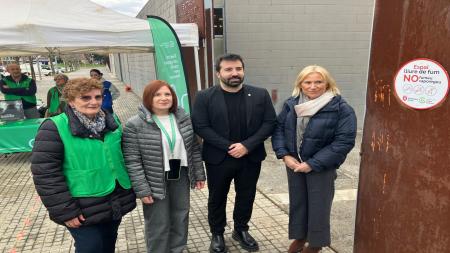 Salt se suma a la campanya ‘Espais Sense Fum’ de l’Associació Contra Càncer a Girona per promoure entorns saludables