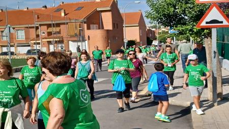 Más de 350 personas participaron en la primera marcha solidaria con los pacientes de cáncer de Campo Real.