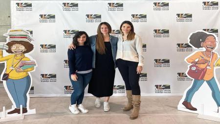 De Izquierda a derecha, las trabajadoras sociales Paloma Sanz, Laura Esteban y Raquel Aperador, en Tres Cantos.