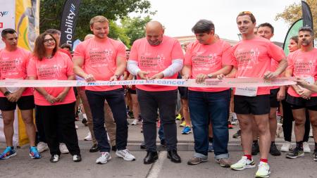 Corte de cinta de la Carrera Open con autoridades, patrocinadores y colaboradores.