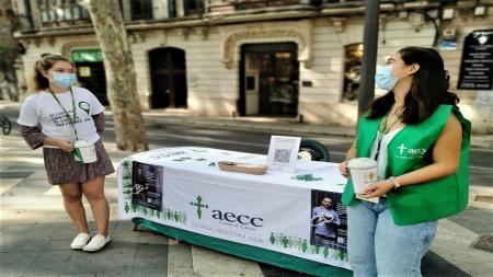 AECC Baleares salen a la calle con las huchas verdes