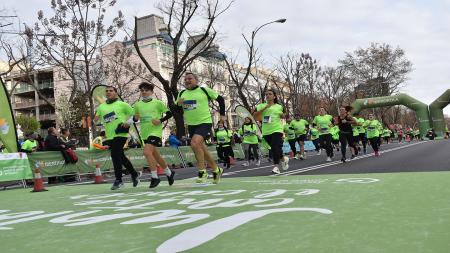 Cerca de 12.000 participantes se dieron cita en la IX Carrera Madrid En Marcha Contra el Cáncer.