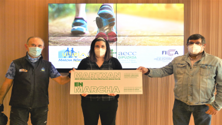 Xabier Madina (Ultreia), Maider Sierra (AECC Gipuzkoa) y Joserra Álvarez (FICA)