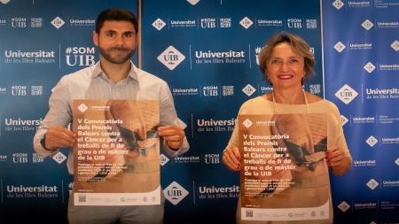 La vicepresidenta de la Asociación en Illes Balears, Bel Amer, y el vicerrector de Campus i Universitat Saludable de la UIB, Dr. Adrià Muntaner.