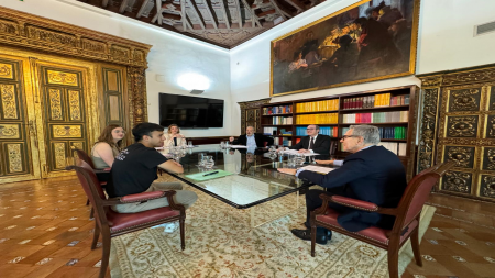 Fotografía de la reunión de la Asociación con el Defensor del Pueblo