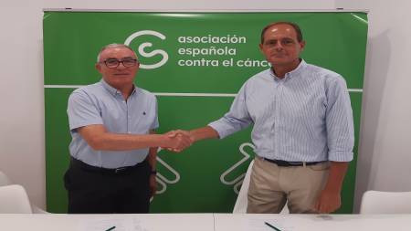 Jaime Bellido, vicepresidente de la Junta Provincial de Illes Balears de la Asociación Española Contra el Cáncer, y Javier Torres, decano del COPIB.