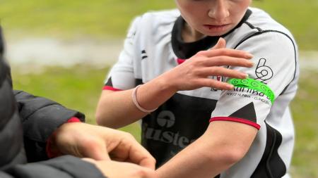 El brazalete verde se convirtió en símbolo que humaniza