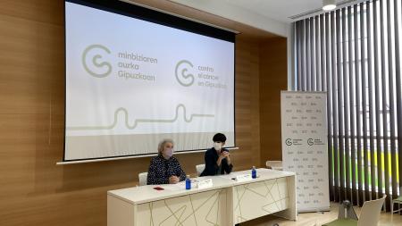 Marisa Arriola (Presidenta Contra el Cáncer en Gipuzkoa) y Katty Nevado (Gerente Contra el Cáncer en Gipuzkoa)
