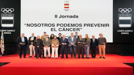 Imagen de familia en la II Jornada ‘Nosotros podemos prevenir el cáncer’.